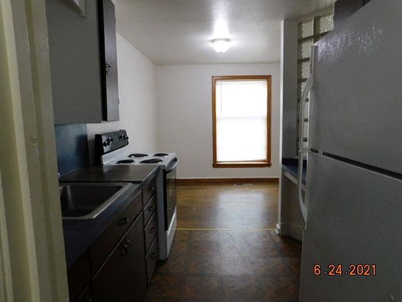 4th image of 719 E D St