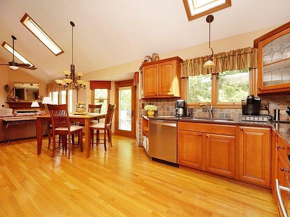 4th image of 8200 Paddington Ct