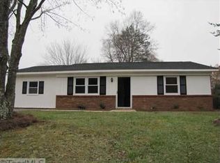 1106 Middlefork Dr, Walnut Cove, NC 27052