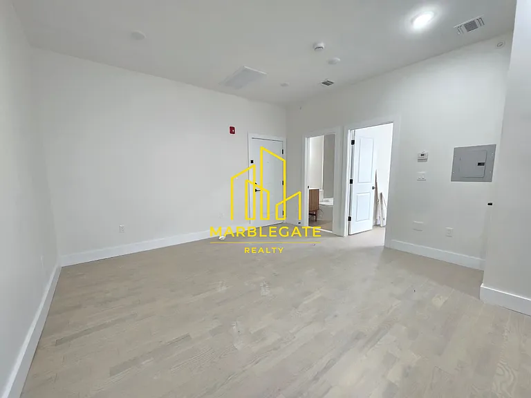 53 Lincoln Park #33B — Photo 2