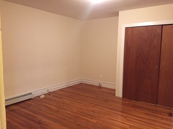 3rd image of 122 Gladstone St #0A