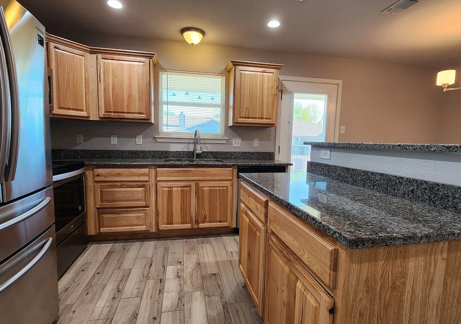 Immaculate 3 bed, 2 bath home close to Goodfellow! Welcome to Your New Home! — Photo 4