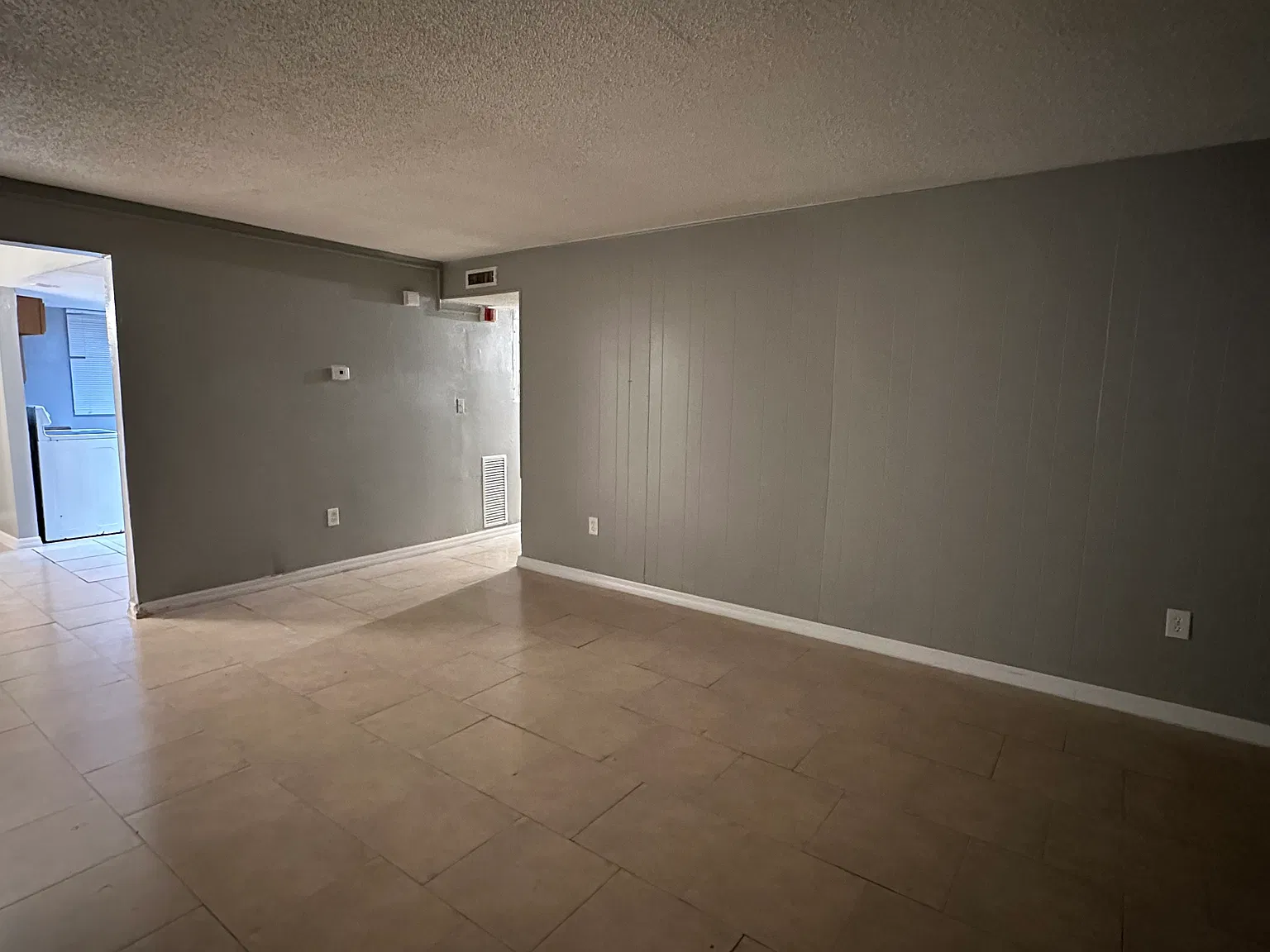 2751 NE B Ave — Photo 1