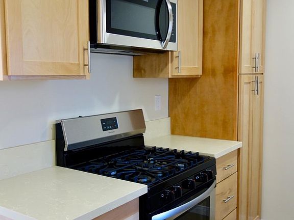 2nd image of 3656 Clarington Ave APT 1