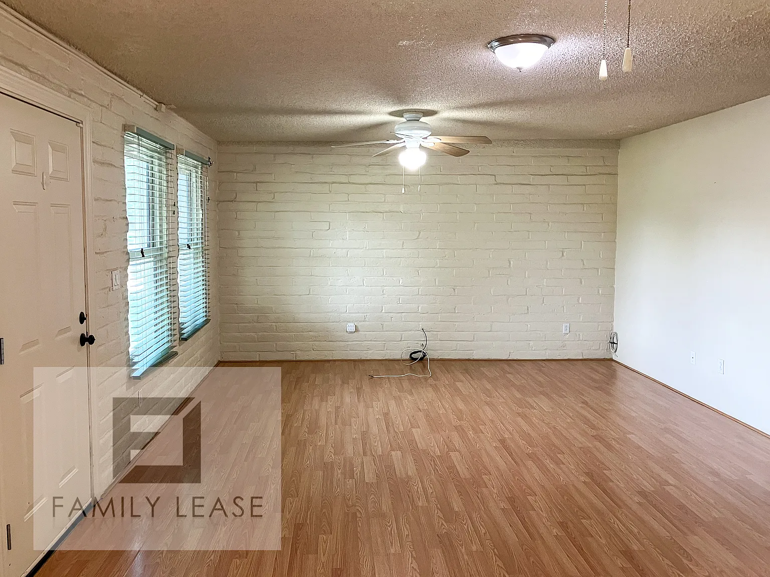 2 bed, 837 sqft, $1,300 — Photo 3