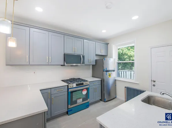 490 Van Duzer Street image 7 of 22