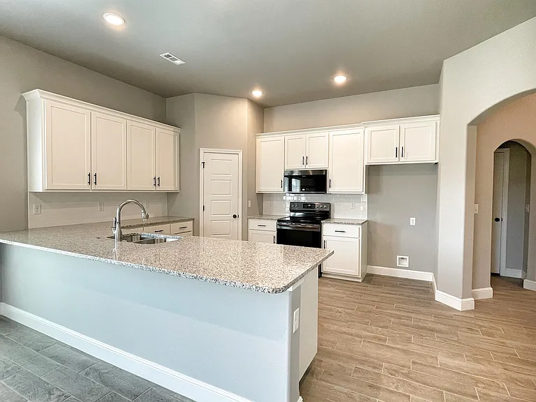 300 Oak Ave — Photo 7