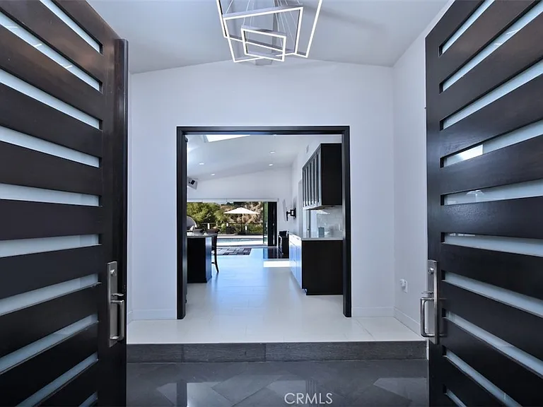 4347 Coronet Dr — Photo 4
