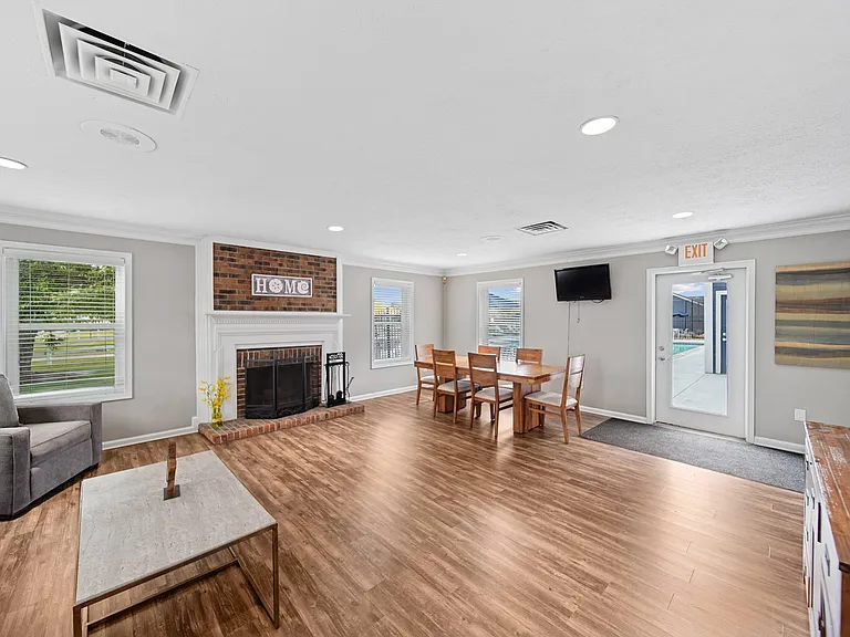 M Club Apartments — Photo 5