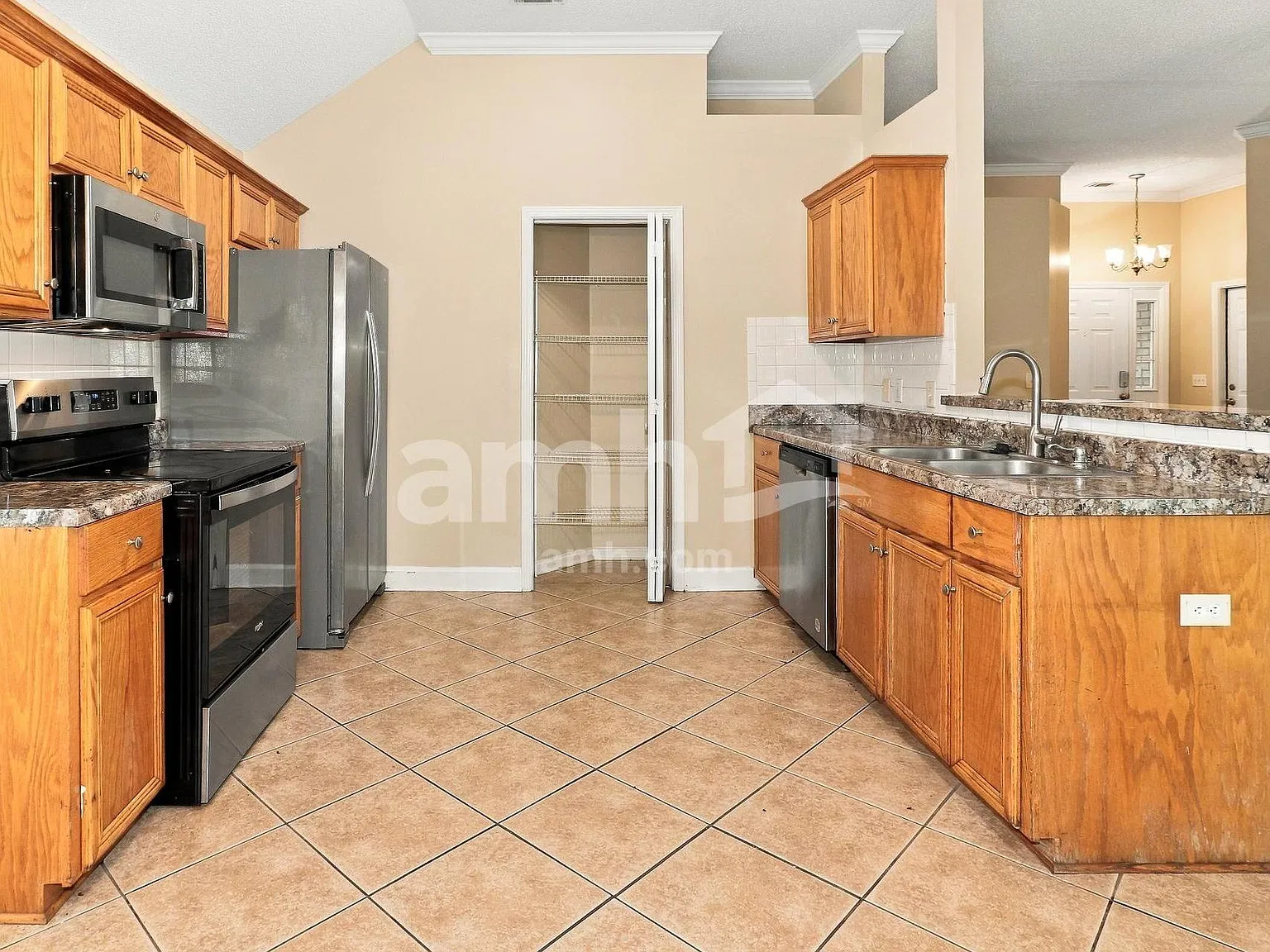 3 bed, 2.0 bath, 1462 sqft, $2,125 — Photo 4