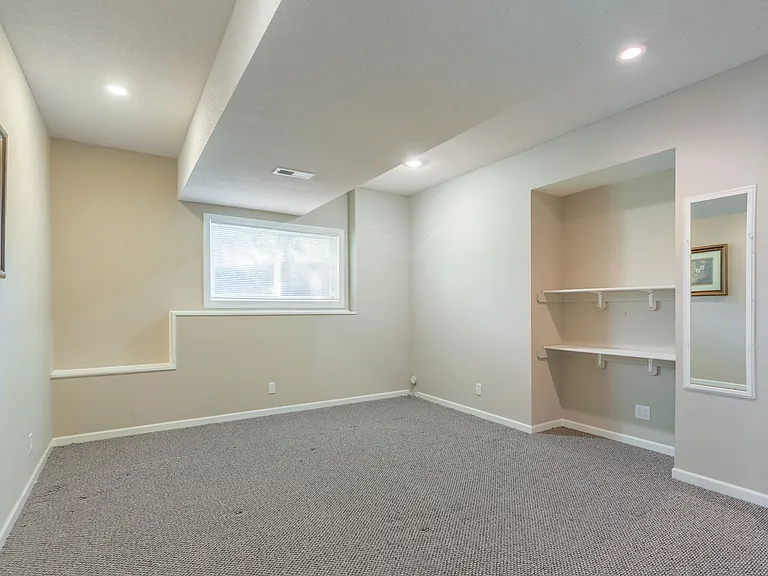 12515 Hollingsworth Rd — Photo 33