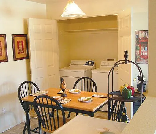 Yosemite Terrace Apartments — Photo 17