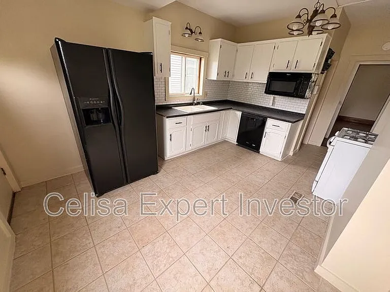 3221 S Harrison St — Photo 4