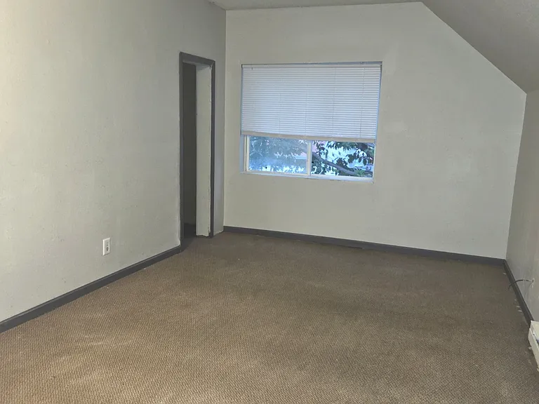 924 Rose Ave E #1 — Photo 5