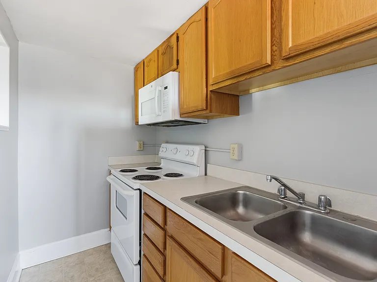 142 N Washington St #7 — Photo 7