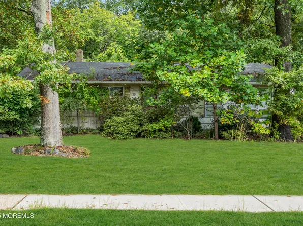 39 Blue Jay Drive, Toms River, NJ 08755