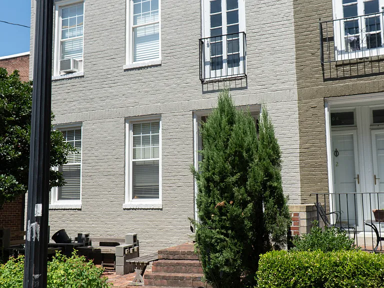 302 N Mulberry St — Photo 1