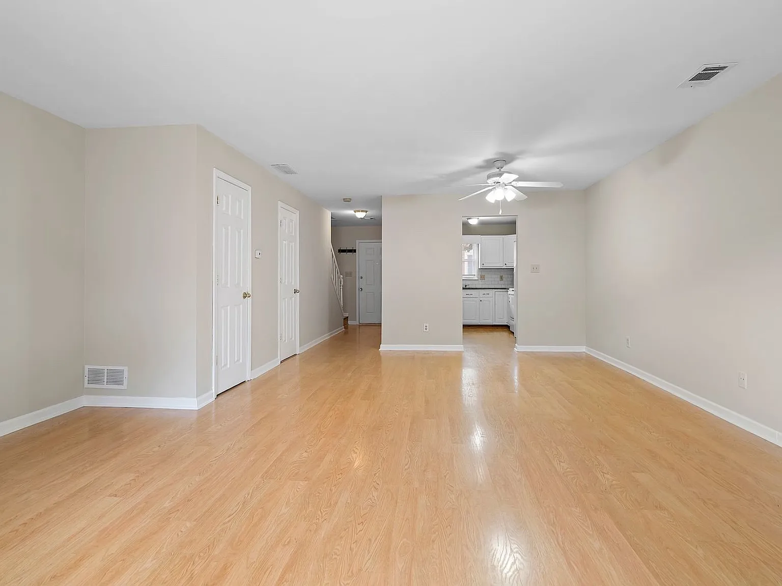 2 bed, 2.5 bath, 1260 sqft, $2,000 — Photo 2