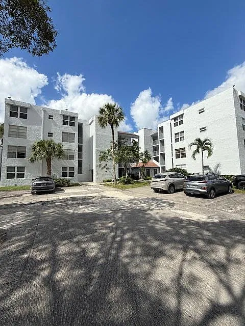 9440 Live Oak Pl #402