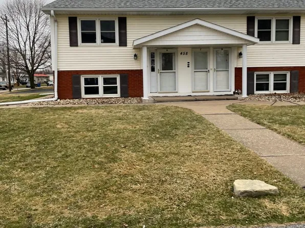 458 S 14th St #A, Leclaire, IA 52753