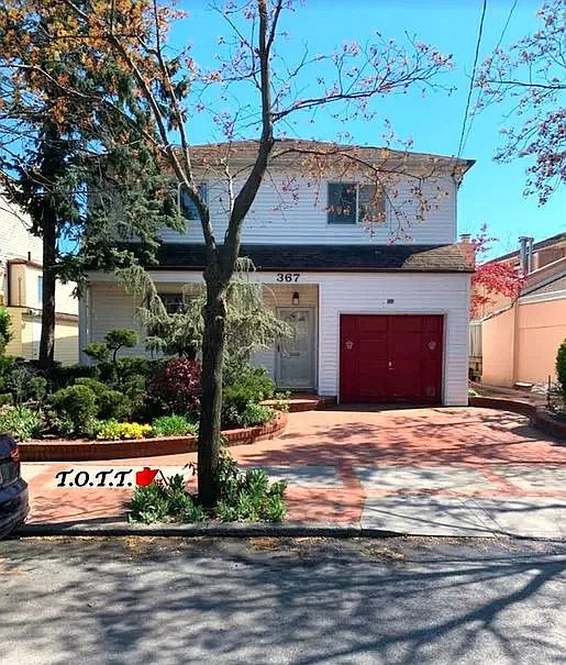 1st image of 367 Whitman Dr