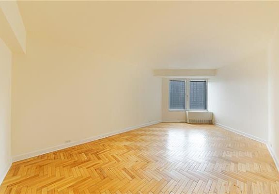 3rd image of 150-156 W 56th St APT 3412