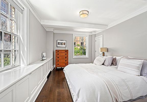 5th image of 28 E 10th St APT 4D