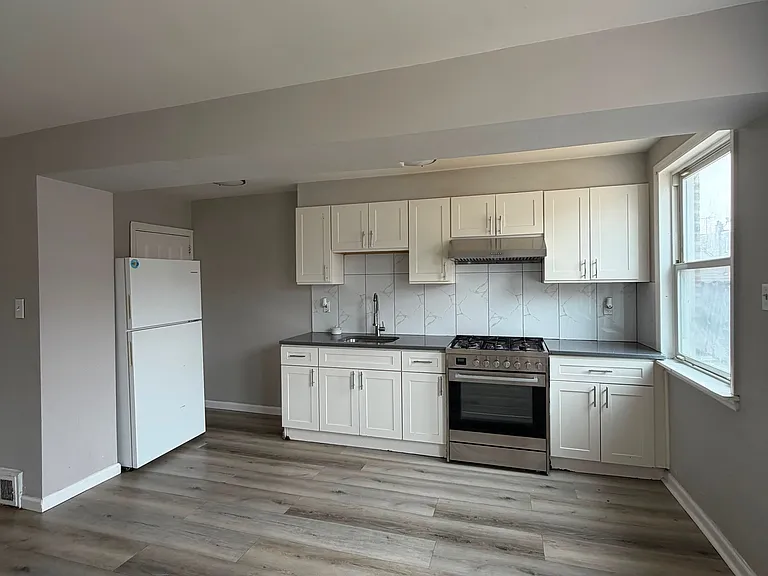 2920 Tyson Ave — Photo 1
