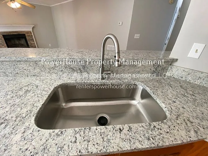 605 Suwanee Lakes Cir — Photo 36