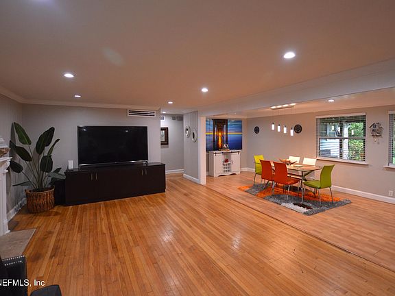 5th image of 7004 Hyde Grove Ave