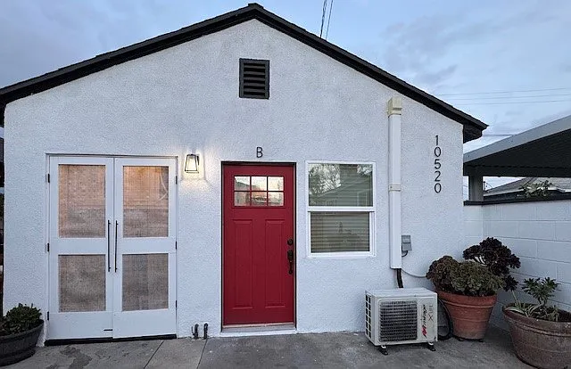10520 Karmont Ave #B — Photo 13