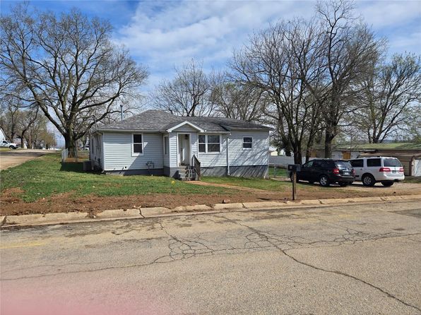 302 S Cantwell Ln, Desloge, MO 63601