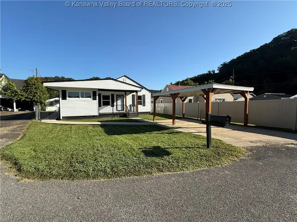26 Justice Addition Ct, Logan, WV 25601