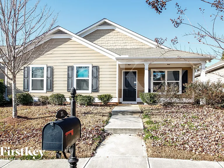35 Riviera Dr — Photo 1