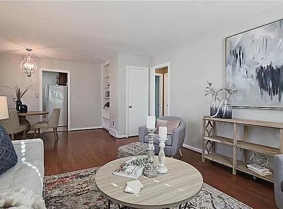 3rd image of 7611 Windsor Dr