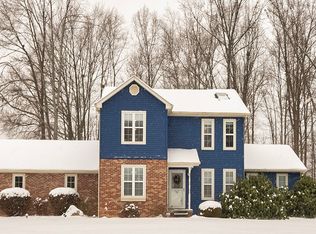 9 Forest Glen Dr, Grove City, PA