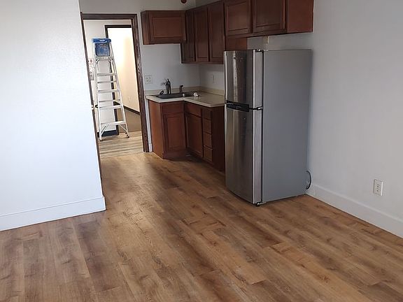 3rd image of 3710 Douglas Ave APT 102
