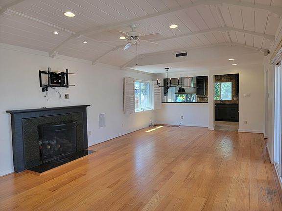 4th image of 1457 Walnut St