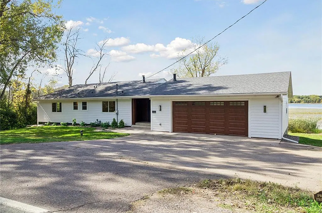 5 bed, 3400 sqft, $4,995 — Photo 3
