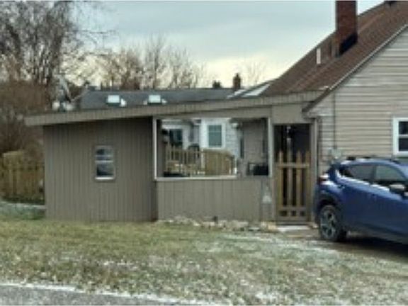 3rd image of 1406 Pike St