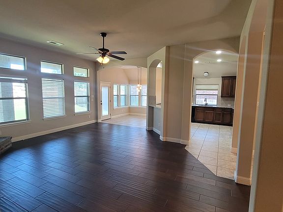 4th image of 2852 Saint Paul Rivera