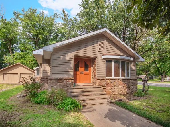 319 N Michigan St, Oxford, KS 67119