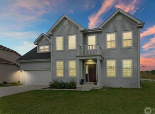 2024 Mayfair Dr, Island Lake, IL 60042