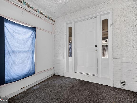 3rd image of 164 Blackburn Ave