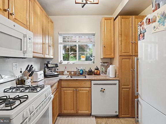 5th image of 3727 Lyons Ln #3727