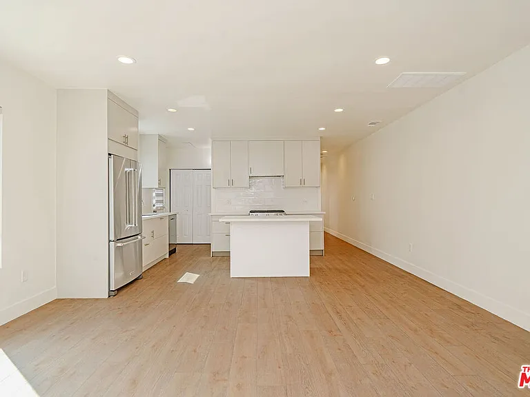 5430 Monroe St — Photo 6