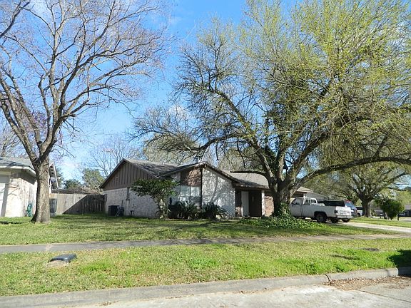 3rd image of 10730 Dusty Trail Dr
