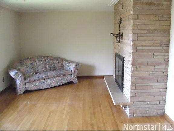 4th image of 2860 Eagle Creek Blvd