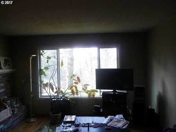 3rd image of 327 NW Overlook Dr