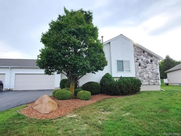 7299 Hawthorne Cir, Goodrich, MI 48438